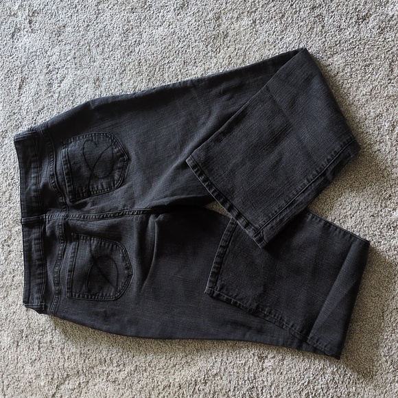 Chico's Platinum Denim Ultimate Fit Barely Flare Black Jeans Size 1.5 Short - Picture 5 of 6